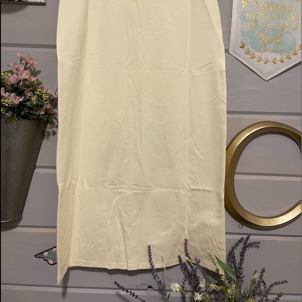 Long solid colored skirt - Picture 2 of 3